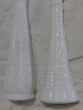 2pc Vintage /mid-century Tapered Milk Glass Bud Vase Set with Starburst Pattern